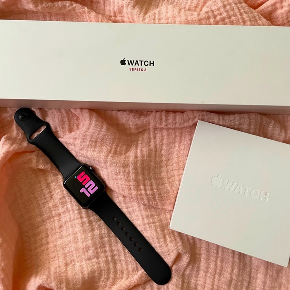 Apple Watch Series 3 GPS + Cellular - Picture 3 of 13
